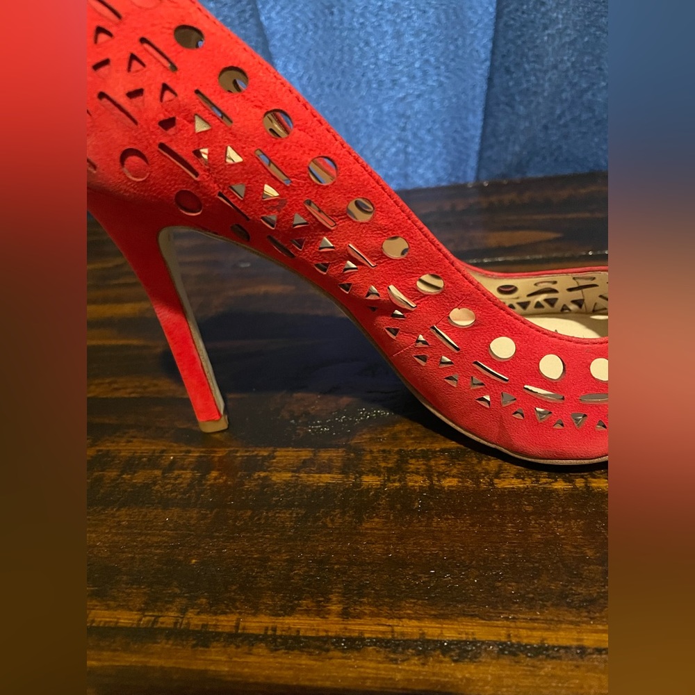 BCBG HEELS - Picture 7 of 12